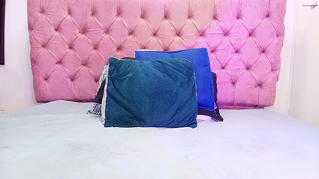 Auroraa miller online show from 09.27.25