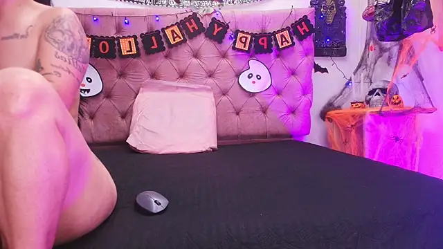 Auroraa miller online show from 10.23.25