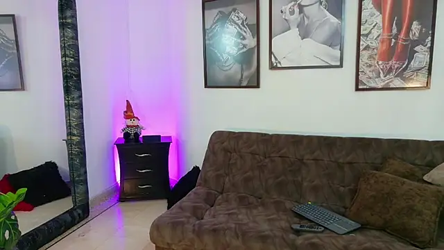 loretahorny online show from 11.26.25