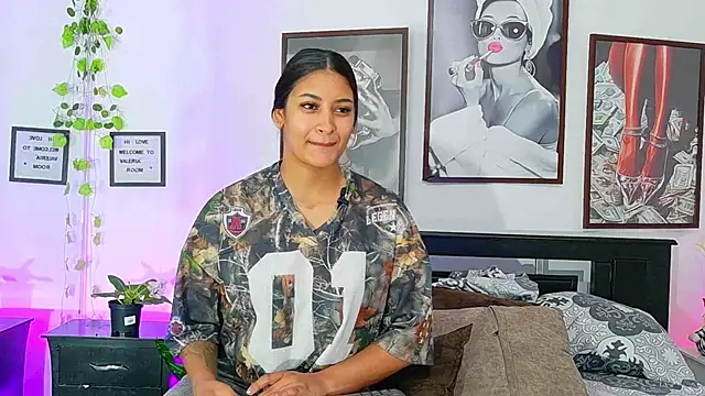 Snapshot of loretahorny chatting on 02.25.26 loretahorny online show from 02.25.26