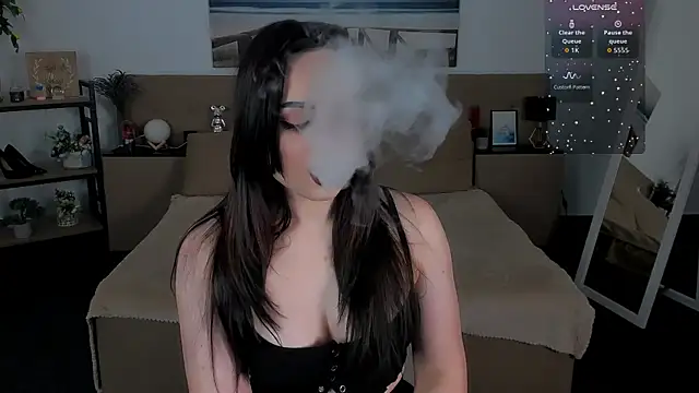 Snapshot of Noirael chatting on 10.03.25 Noirael online show from 10.03.25