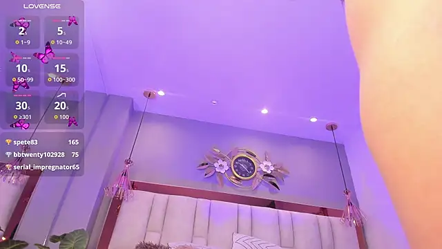 Snapshot of ArianaGolden chatting on 11.09.25 ArianaGolden online show from 11.09.25