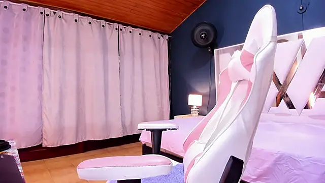 Alondra Cutie online show from 01.30.25