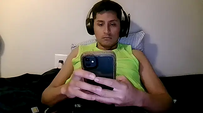 Snapshot of PerroDemonioHot chatting on 02.05.25 PerroDemonioHot online show from 02.05.25