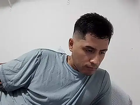 Snapshot of PerroDemonioHot chatting on 09.19.25 PerroDemonioHot online show from 09.19.25