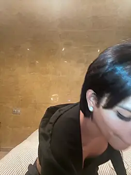 Snapshot of Rosariolovex chatting on 02.05.25 Rosariolovex online show from 02.05.25