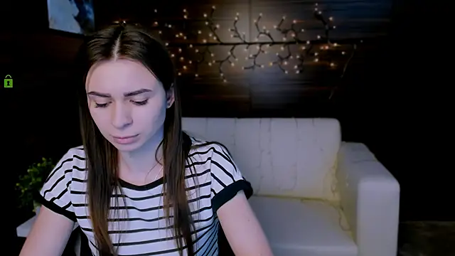 Snapshot of flora_ri chatting on 01.25.25 flora ri online show from 01.25.25