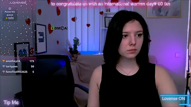 Snapshot of flora_ri chatting on 03.10.25 flora ri online show from 03.10.25