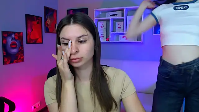 Snapshot of flora_ri chatting on 09.28.25 flora ri online show from 09.28.25