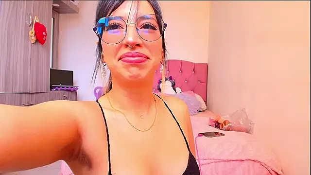 Snapshot of MiaFlamesxxx chatting on 04.02.26 MiaFlamesxxx online show from 04.02.26