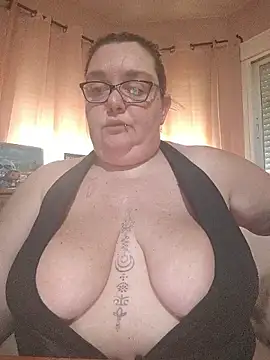 diosacurvy1984 online show from 12.15.25