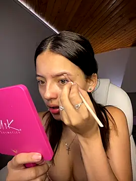 Snapshot of Sofia18_pinkk chatting on 11.25.25 Sofia18 pinkk online show from 11.25.25