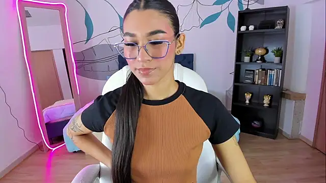 Dana Paula online show from 12.22.25