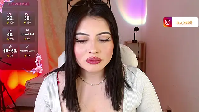 Snapshot of isabella1616 chatting on 09.26.25 isabella1616 online show from 09.26.25