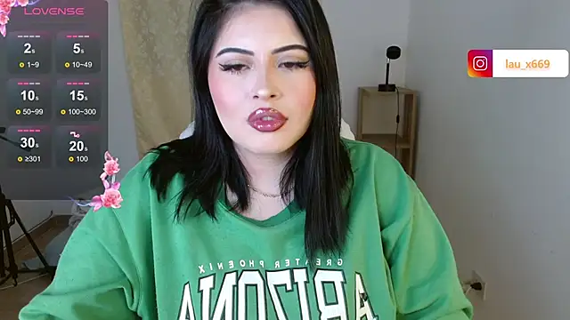 Snapshot of isabella1616 chatting on 09.28.25 isabella1616 online show from 09.28.25