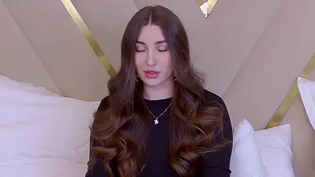 KiraBarlows online show from 02.20.25