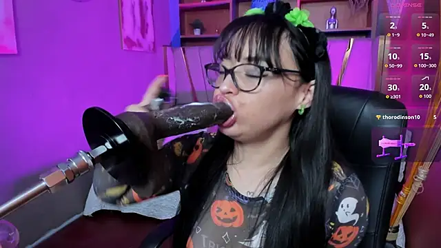 Snapshot of Rosie_jhons chatting on 10.24.25 Rosie jhons online show from 10.24.25