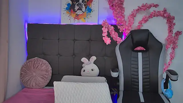 Snapshot of AmandaBrooks_18 chatting on 09.26.25 AmandaBrooks 18 online show from 09.26.25