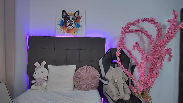 Snapshot of AmandaBrooks_18 chatting on 09.27.25 AmandaBrooks 18 online show from 09.27.25