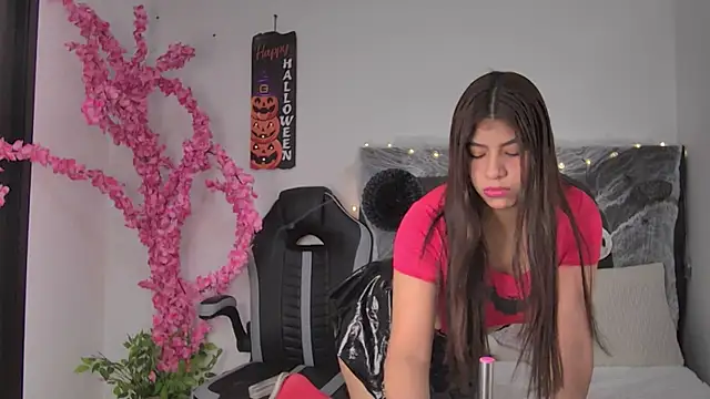 Snapshot of AmandaBrooks_18 chatting on 10.06.25 AmandaBrooks 18 online show from 10.06.25