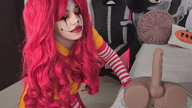 Snapshot of AmandaBrooks_18 chatting on 11.01.25 AmandaBrooks 18 online show from 11.01.25