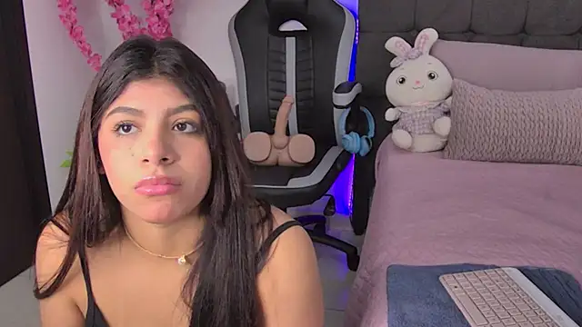 Snapshot of AmandaBrooks_18 chatting on 11.16.25 AmandaBrooks 18 online show from 11.16.25