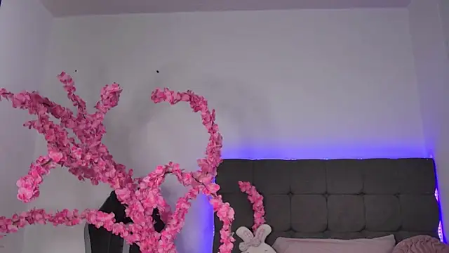 Snapshot of AmandaBrooks_18 chatting on 11.20.25 AmandaBrooks 18 online show from 11.20.25