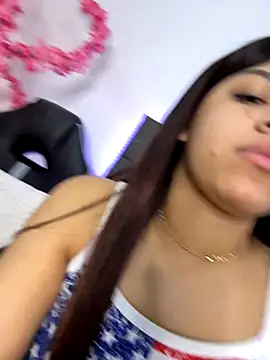 Snapshot of AmandaBrooks_18 chatting on 11.21.25 AmandaBrooks 18 online show from 11.21.25