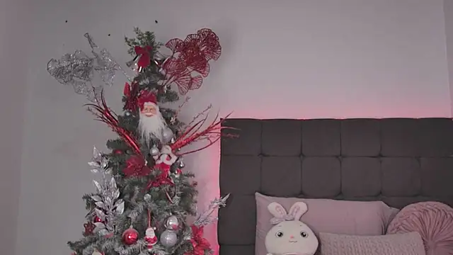 Snapshot of AmandaBrooks_18 chatting on 12.03.25 AmandaBrooks 18 online show from 12.03.25