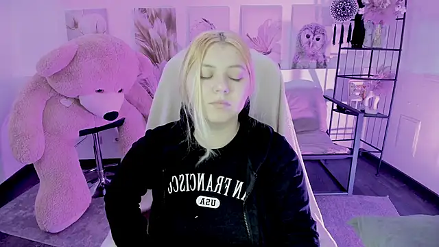 DiaAngell online show from 11.25.25