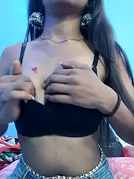 Snapshot of Leoni_G chatting on 11.01.25 Leoni G online show from 11.01.25