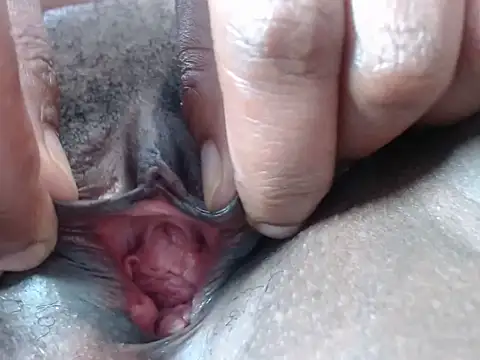 Snapshot of BUBBLYBUNNYxx chatting on 10.20.25 BUBBLYBUNNYxx online show from 10.20.25