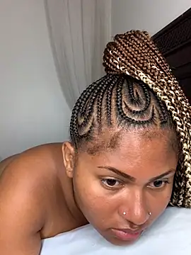 Snapshot of madell chatting on 03.14.26 madell online show from 03.14.26