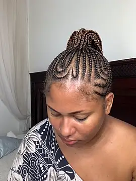 Snapshot of madell chatting on 03.15.26 madell online show from 03.15.26