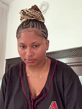 Snapshot of madell chatting on 03.18.26 madell online show from 03.18.26