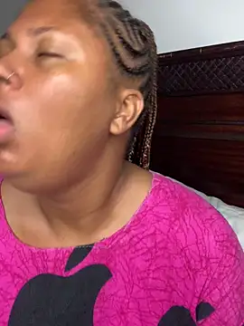 Snapshot of madell chatting on 03.19.26 madell online show from 03.19.26