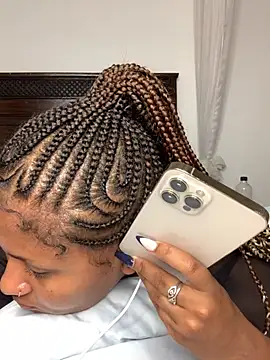 Snapshot of madell chatting on 03.21.26 madell online show from 03.21.26