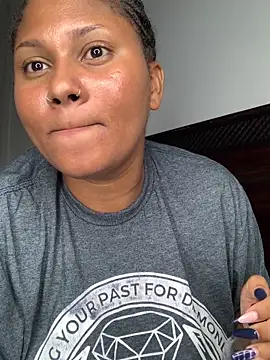 Snapshot of madell chatting on 03.22.26 madell online show from 03.22.26