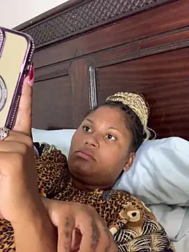 Snapshot of madell chatting on 03.28.26 madell online show from 03.28.26