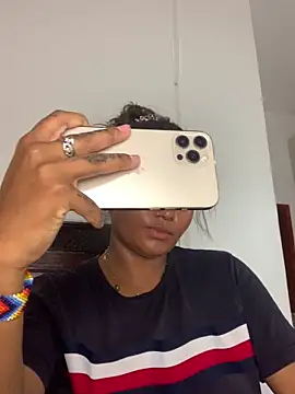 Snapshot of madell chatting on 04.13.26 madell online show from 04.13.26