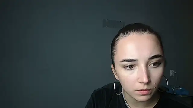 Eva Gloryy online show from 10.31.25