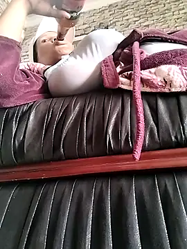 Snapshot of bubblendz1988 chatting on 10.11.25 bubblendz1988 online show from 10.11.25