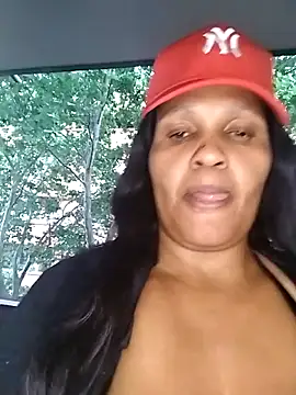 Snapshot of bubblendz1988 chatting on 11.08.25 bubblendz1988 online show from 11.08.25