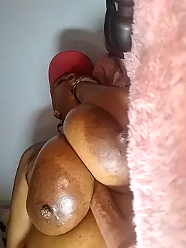 Snapshot of bubblendz1988 chatting on 11.28.25 bubblendz1988 online show from 11.28.25