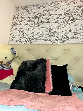 Lili  taylor online show from 10.05.25