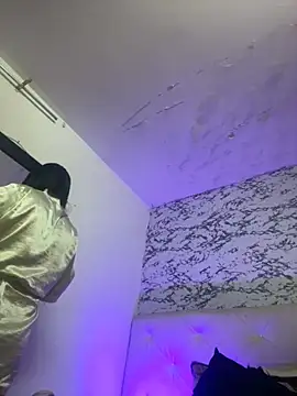 Lili  taylor online show from 11.05.25