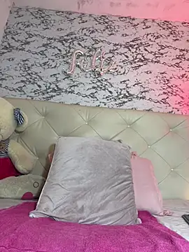 Lili  taylor online show from 04.04.26