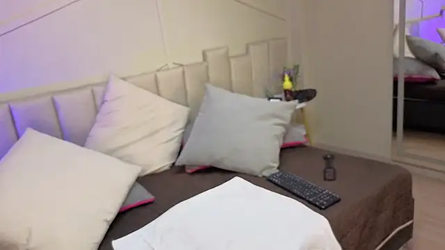 sharonnleon online show from 04.09.26