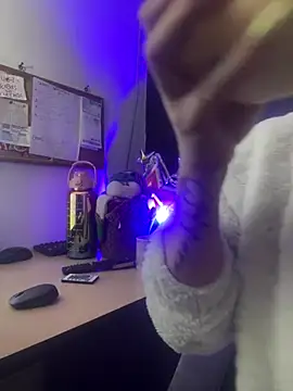 viktoria davis  online show from 12.22.25