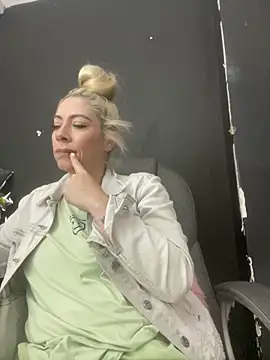 viktoria davis  online show from 01.05.26